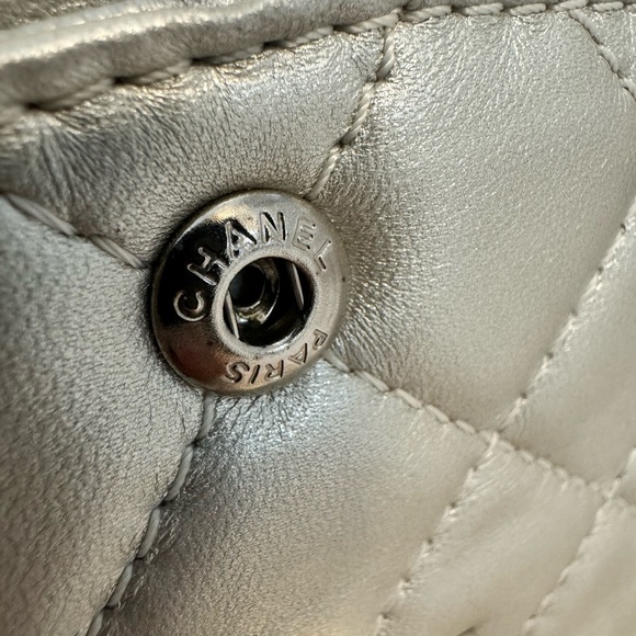 Chanel 2.55 Reissue 226 Silver Flap Bag - Picture 13 of 15